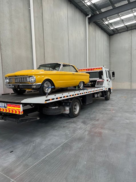 EQ Towing truck